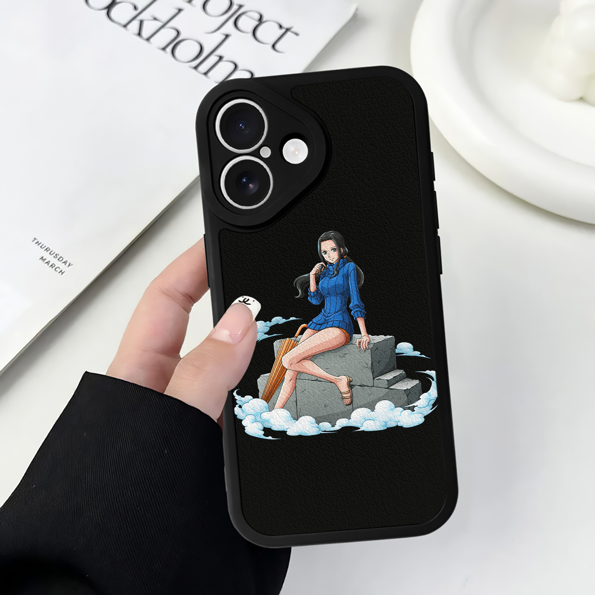 （画像用） ワンピース ニコ・ロビン ONE PIECE Nico Robin 【iPhone 16シリーズ対応】シリコンスマホケース（レザー調） 材質：シリコン